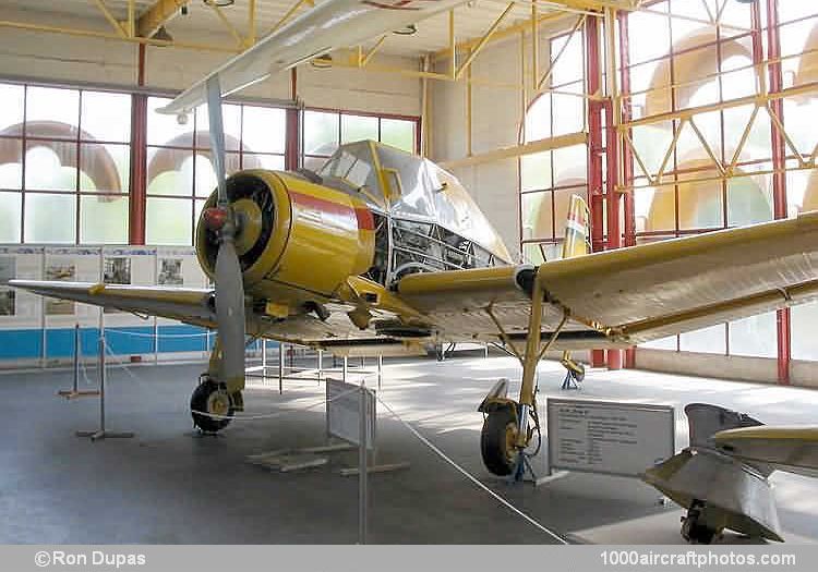 Zlín Z 37 Cmelak